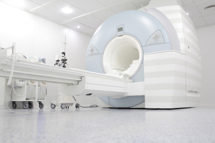 MRI検査：ソフトティッシュの詳細なイメージング